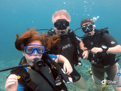 News - Laura dives with family from the boat in Maldives